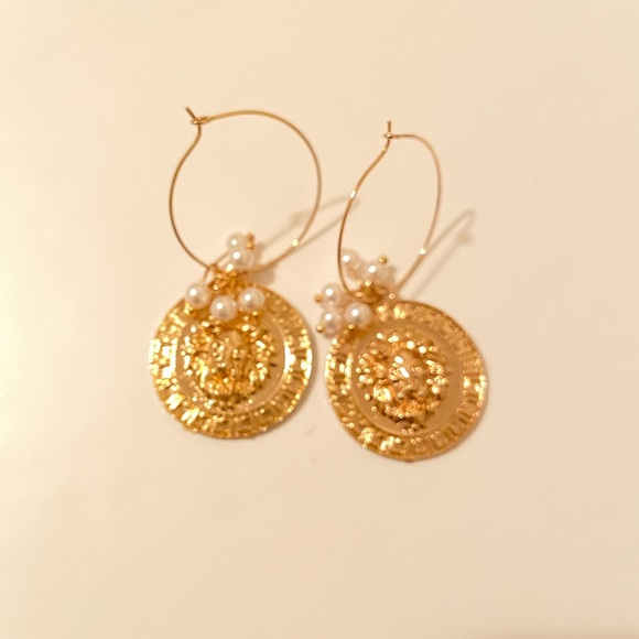 Absolutely gorgeous pair of earrings// news - Picture 5 of 5